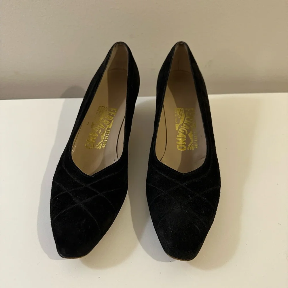 vintage suede Ferragamo heels - Picture 1 of 5